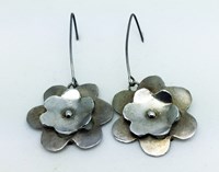 Silver flower two-tiered earrings